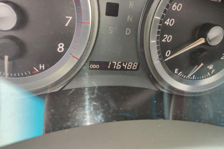 Used Lexus ES 2006 350 Odometer Close Up