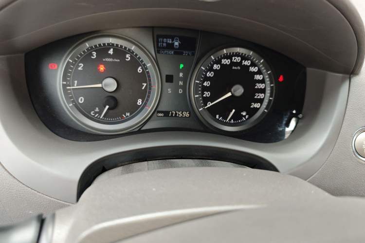 Used Lexus ES 2006 350 Luxury Edition Odometer Close Up