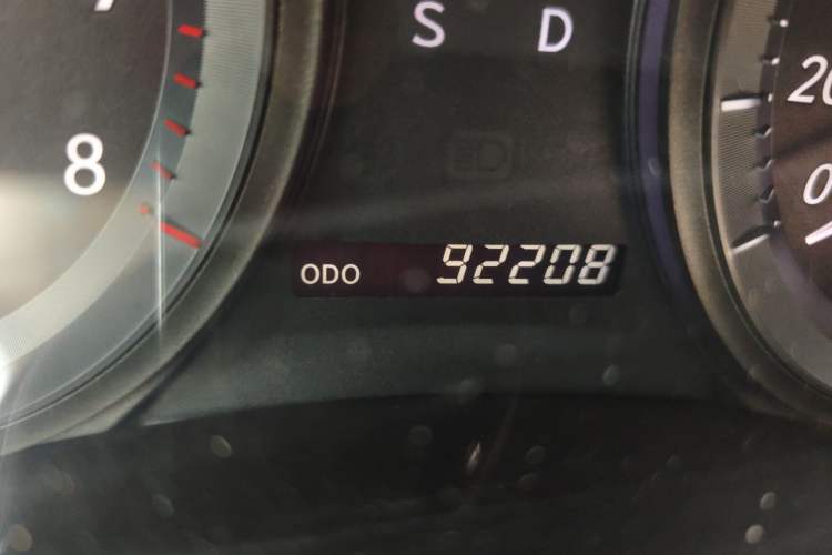 Used Lexus ES 2006 350 Odometer Close Up