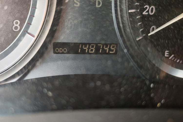 Used Lexus ES 2006 350 Odometer Close Up