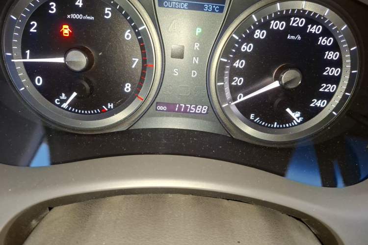 Used Lexus ES 2006 350 Odometer Close Up