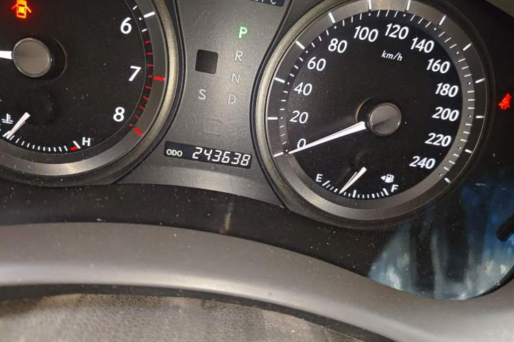 Used Lexus ES 2006 350 Luxury Edition Odometer Close Up