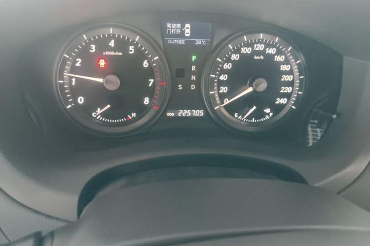Used Lexus ES 2006 350 Odometer Close Up