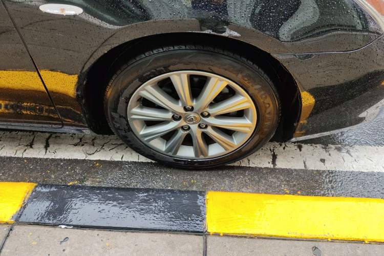 Used Lexus ES 2006 350 Luxury Edition Right Front Wheel Hub