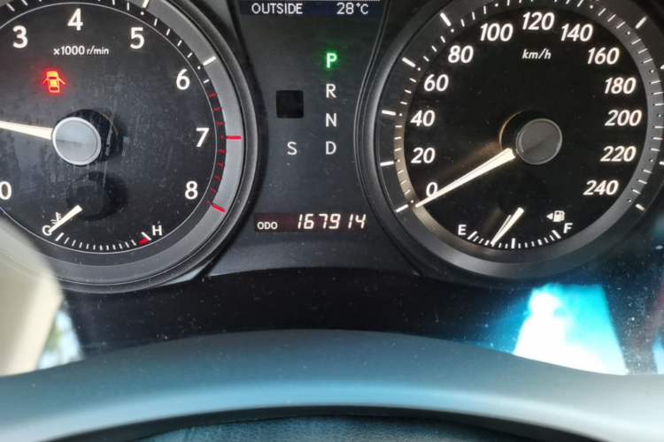 Used Lexus ES 2006 350 Odometer Close Up