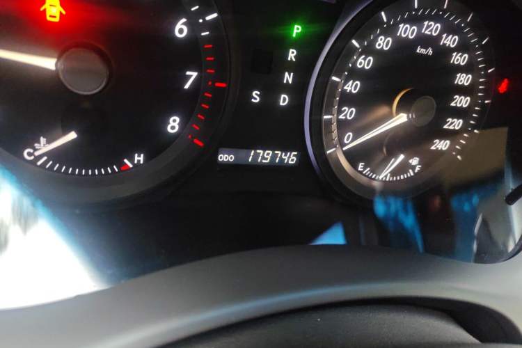 Used Lexus ES 2006 350 Odometer Close Up