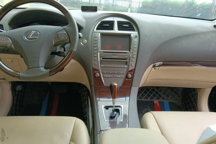 Used Lexus ES 2010 350 Elegant Edition Center Console