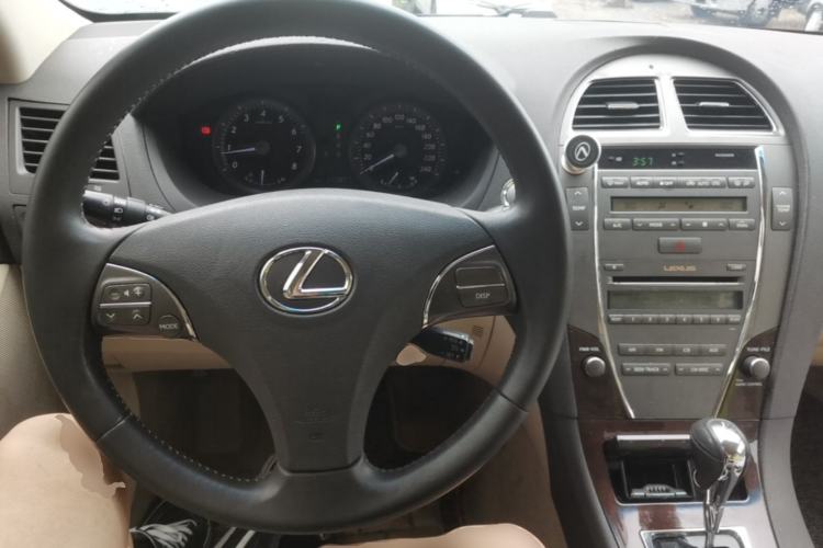 Used Lexus ES 2010 240 Elegant Edition Center Console