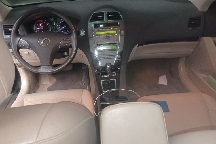 Used Lexus ES 2010 240 Elegant Edition Center Console