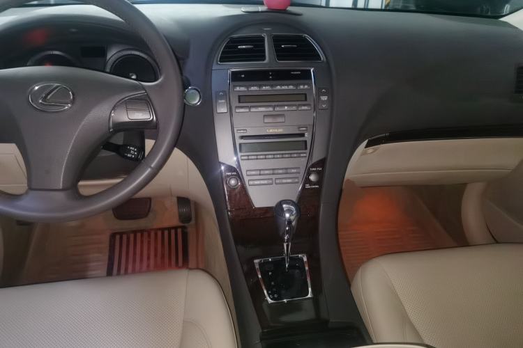 Used Lexus ES 2010 240 Elegant Edition Center Console