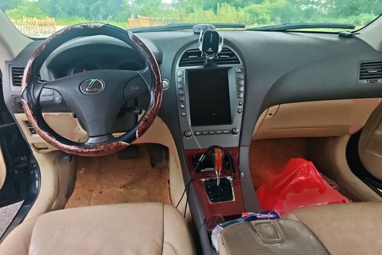 Used Lexus ES 2010 350 Elegant Edition Center Console
