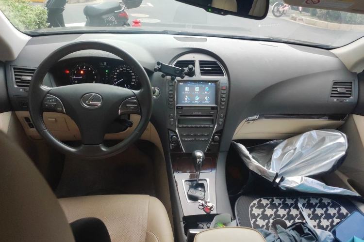 Used Lexus ES 2010 240 Elegant Edition Center Console