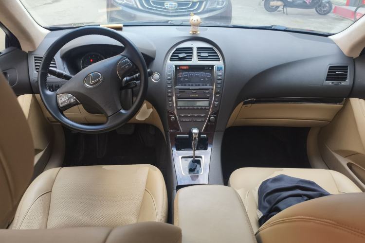 Used Lexus ES 2010 240 Elegant Edition Center Console