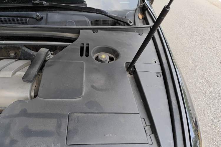 Used Lexus ES 2010 240 Elegant Edition Engine Bay Left