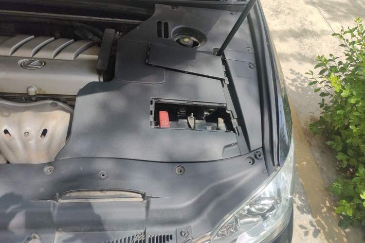 Used Lexus ES 2010 240 Luxury Edition Engine Bay Left