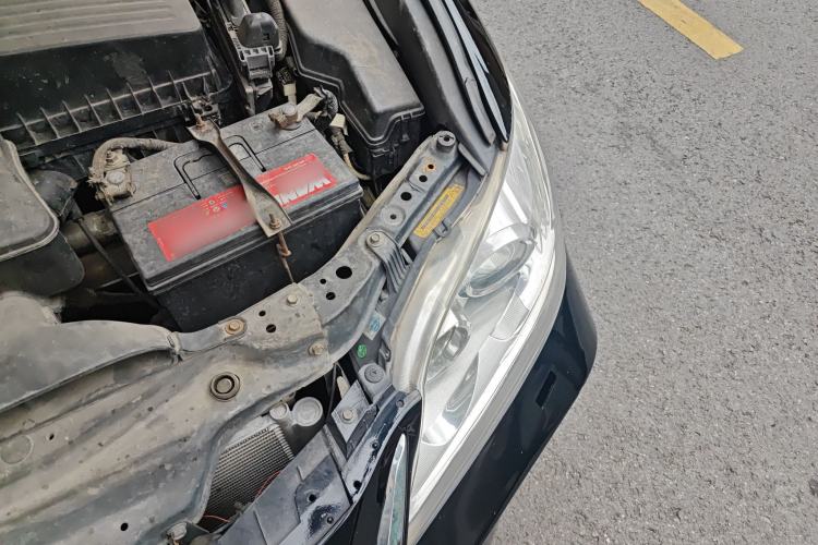 Used Lexus ES 2010 240 Elegant Edition Engine Bay Left