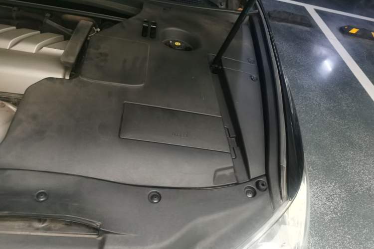 Used Lexus ES 2010 240 Elegant Edition Engine Bay Left