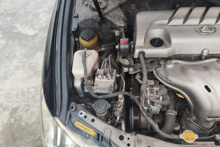Used Lexus ES 2010 240 Elegant Edition Engine Bay Right