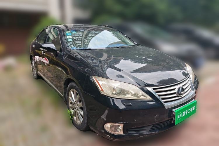Used Lexus ES 2010 240 Luxury Edition Front Right 45 Deg