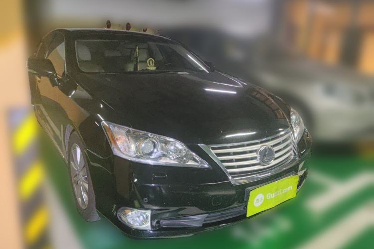 Used Lexus ES 2010 240 Luxury Edition Front Right 45 Deg