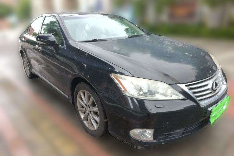 Used Lexus ES 2010 240 Luxury Edition Front Right 45 Deg