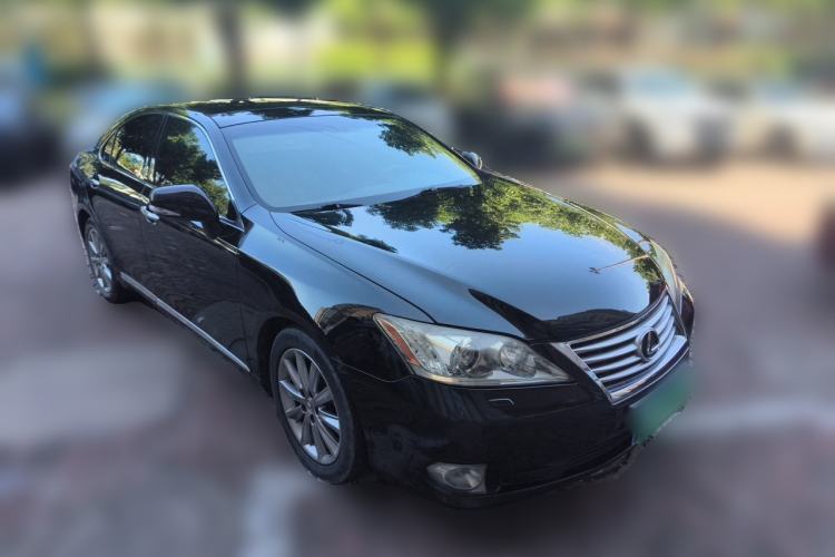 Used Lexus ES 2010 240 Luxury Edition Front Right 45 Deg