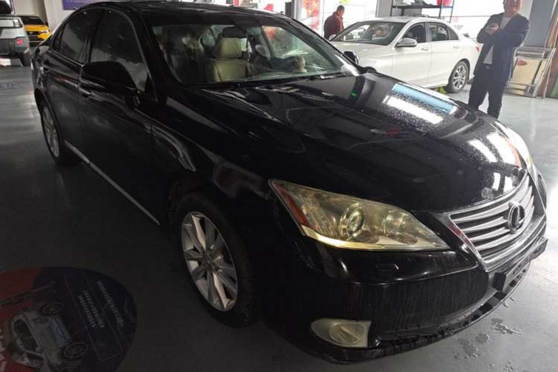 Used Lexus ES 2010 240 Elegant Edition Front Right 45 Deg