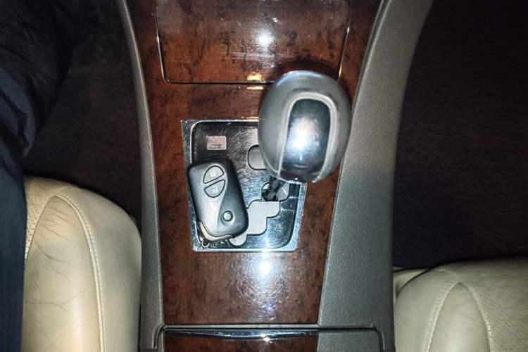 Used Lexus ES 2010 240 Elegant Edition Gear Lever