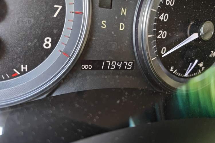Used Lexus ES 2010 240 Elegant Edition Odometer Close Up