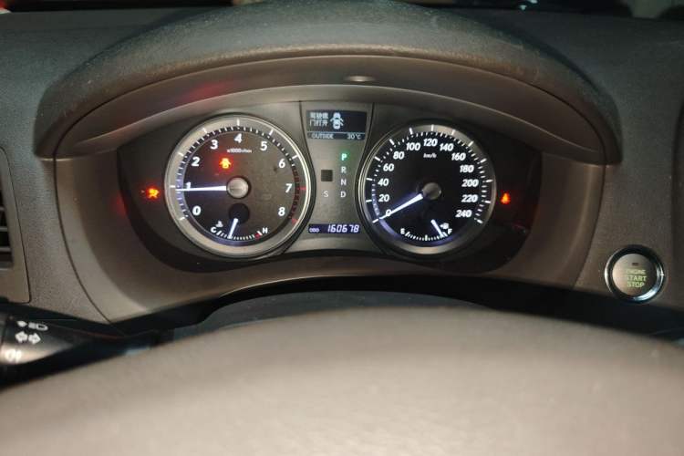 Used Lexus ES 2010 350 Luxury Edition Odometer Close Up