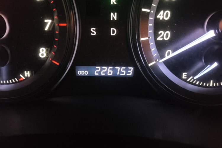Used Lexus ES 2010 240 Elegant Edition Odometer Close Up