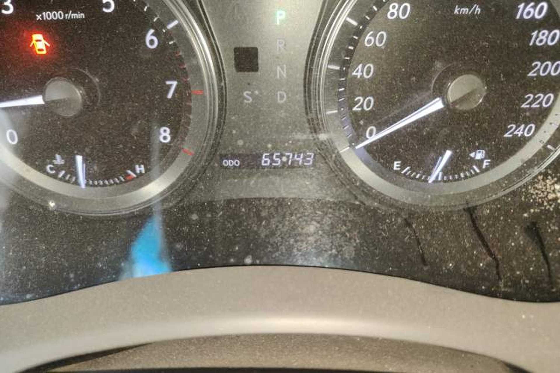 Used Lexus ES 2010 240 Elegant Edition Odometer Close Up