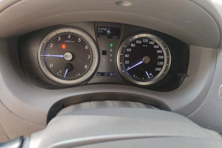 Used Lexus ES 2010 240 Luxury Edition Odometer Close Up