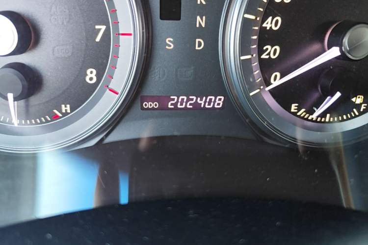 Used Lexus ES 2010 240 Luxury Edition Odometer Close Up