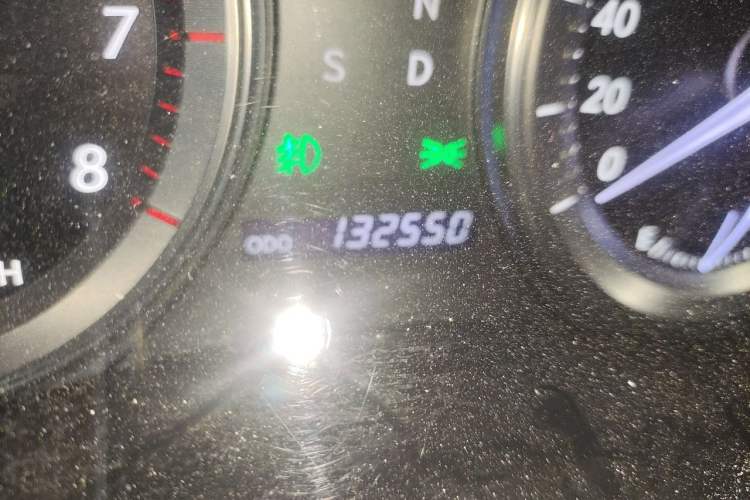 Used Lexus ES 2010 240 Elegant Edition Odometer Close Up