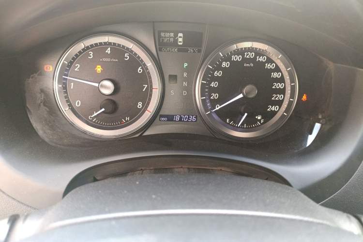 Used Lexus ES 2010 240 Elegant Edition Odometer Close Up