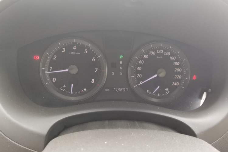 Used Lexus ES 2010 240 Elegant Edition Odometer Close Up