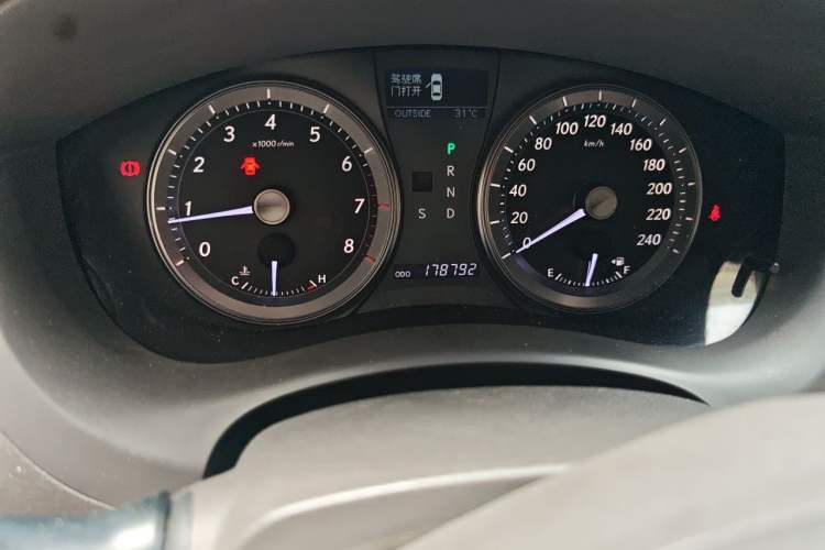 Used Lexus ES 2010 240 Luxury Edition Odometer Close Up