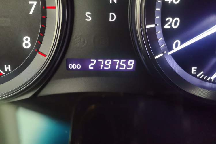 Used Lexus ES 2010 240 Elegant Edition Odometer Close Up