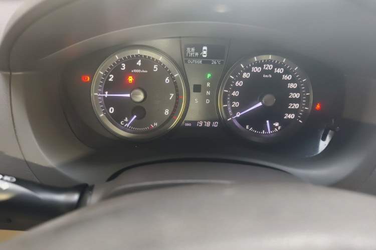 Used Lexus ES 2010 240 Luxury Edition Odometer Close Up