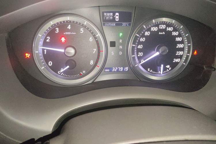Used Lexus ES 2010 240 Luxury Edition Odometer Close Up