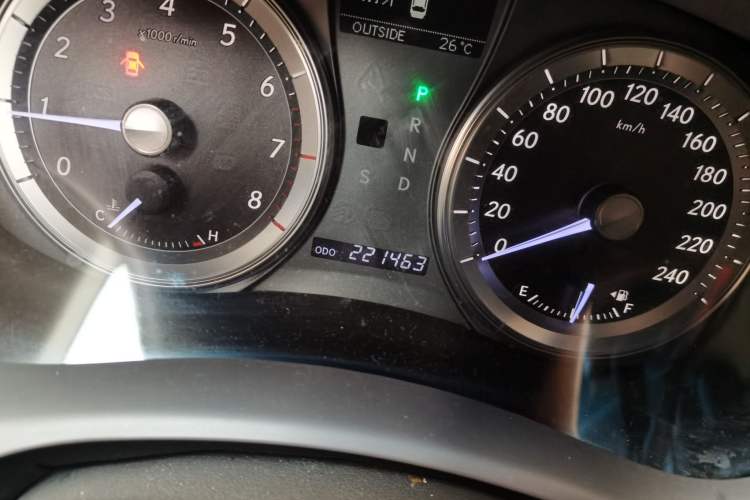 Used Lexus ES 2010 240 Luxury Edition Odometer Close Up