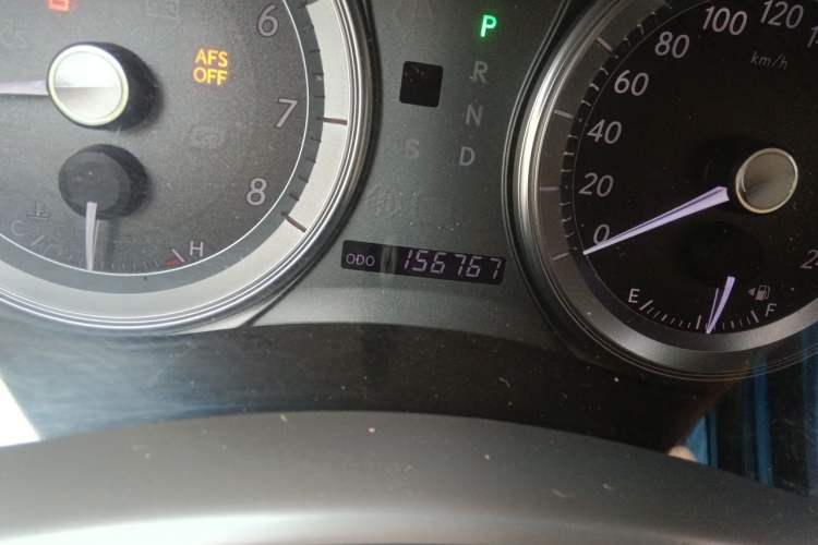 Used Lexus ES 2010 240 Elegant Edition Odometer Close Up