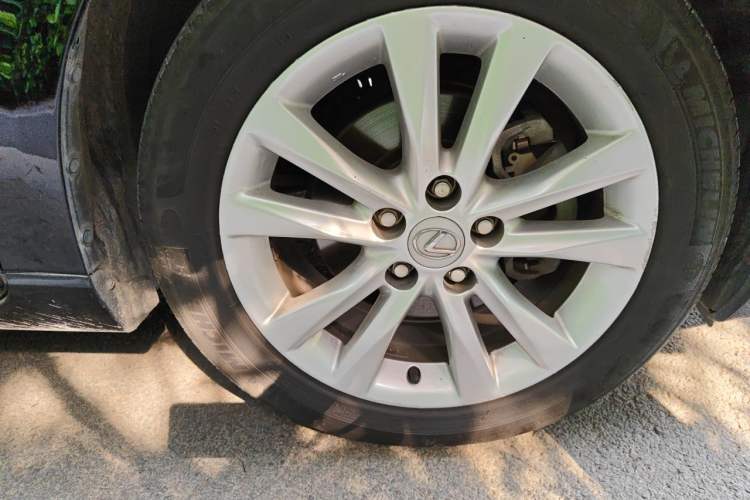 Used Lexus ES 2010 240 Elegant Edition Right Front Wheel Hub