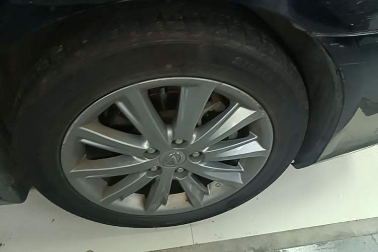 Used Lexus ES 2010 240 Luxury Edition Right Front Wheel Hub