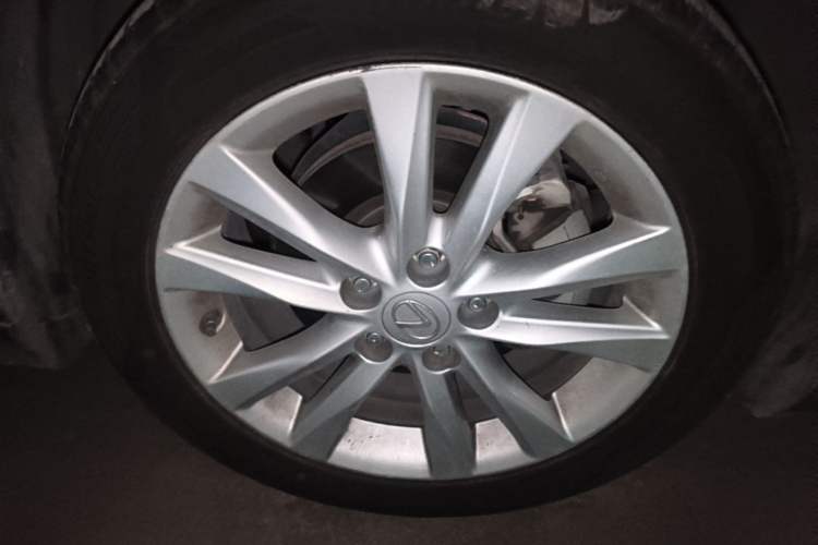 Used Lexus ES 2010 240 Elegant Edition Right Front Wheel Hub