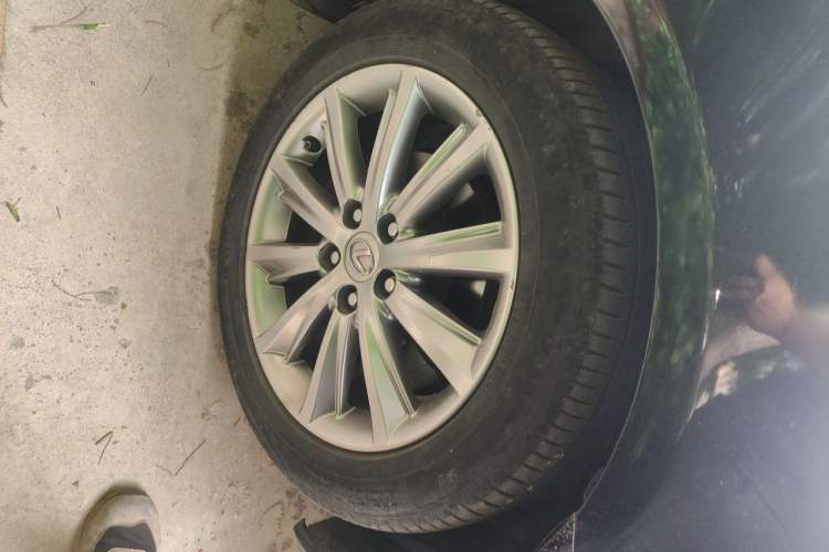 Used Lexus ES 2010 240 Luxury Edition Right Front Wheel Hub