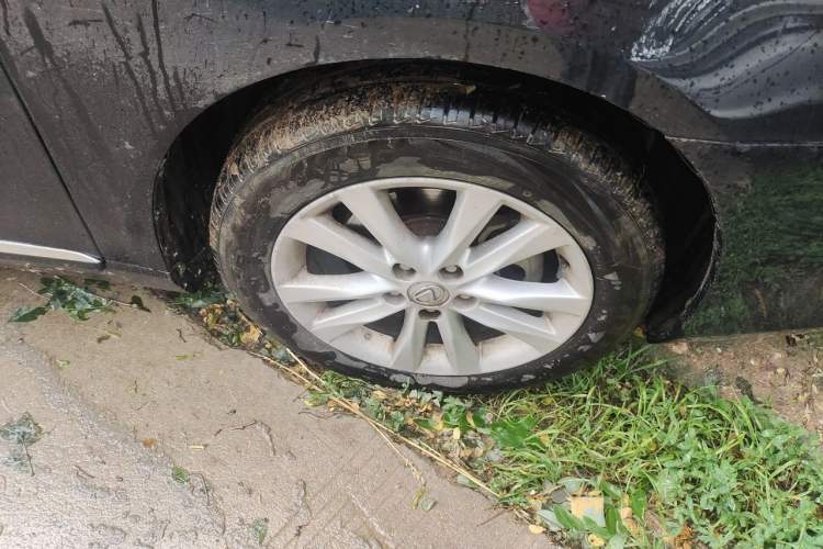 Used Lexus ES 2010 240 Elegant Edition Right Front Wheel Hub
