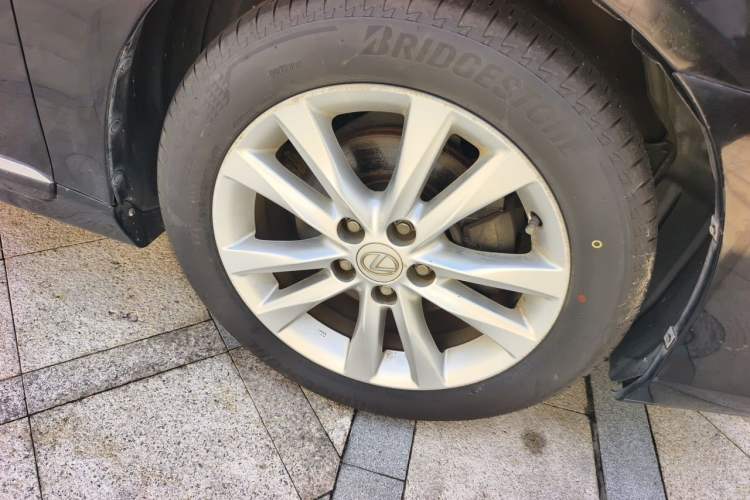Used Lexus ES 2010 240 Elegant Edition Right Front Wheel Hub