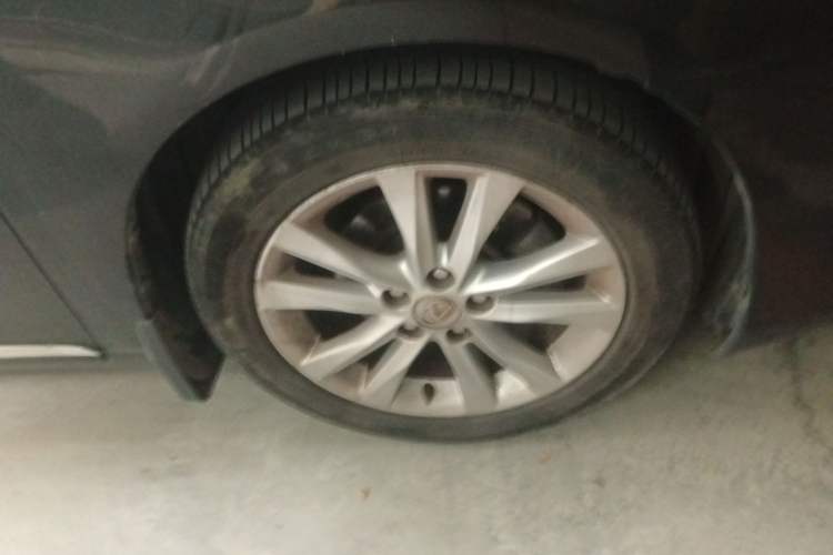 Used Lexus ES 2010 240 Elegant Edition Right Front Wheel Hub